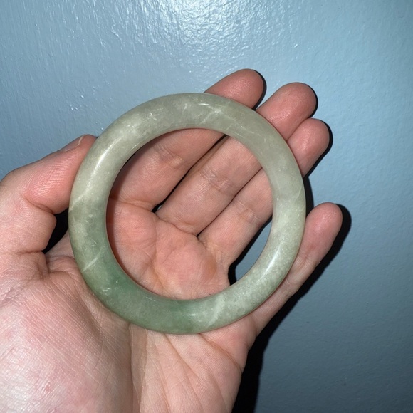 Jade bangle - Picture 14 of 16